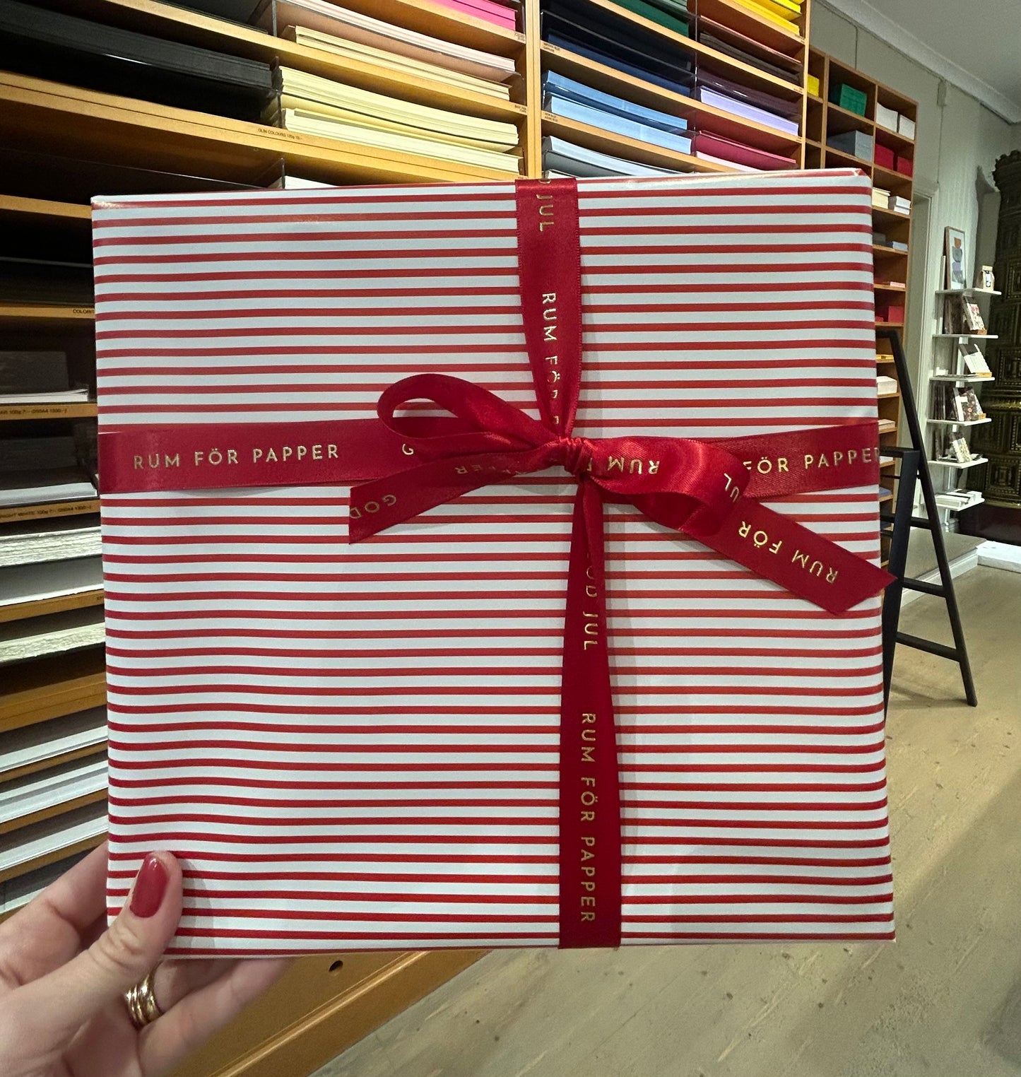 Julklappsinslagning, 4 varianter med sidenband